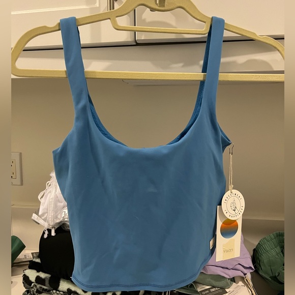 Vuori Tops - BNWT Vuori daily crop